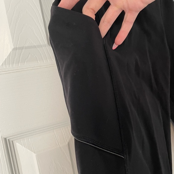size 10 lululemon black reflective leggings with pockets - Picture 2 of 3